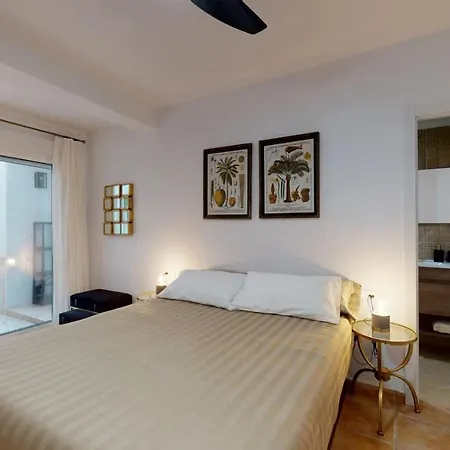 Holisplace- Lovely In Downtown Apartment *