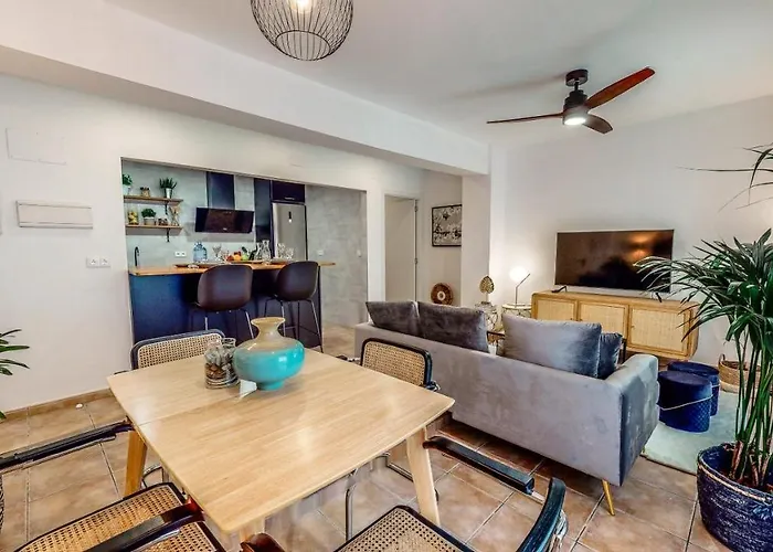 Daire Holisplace- Lovely In Downtown *